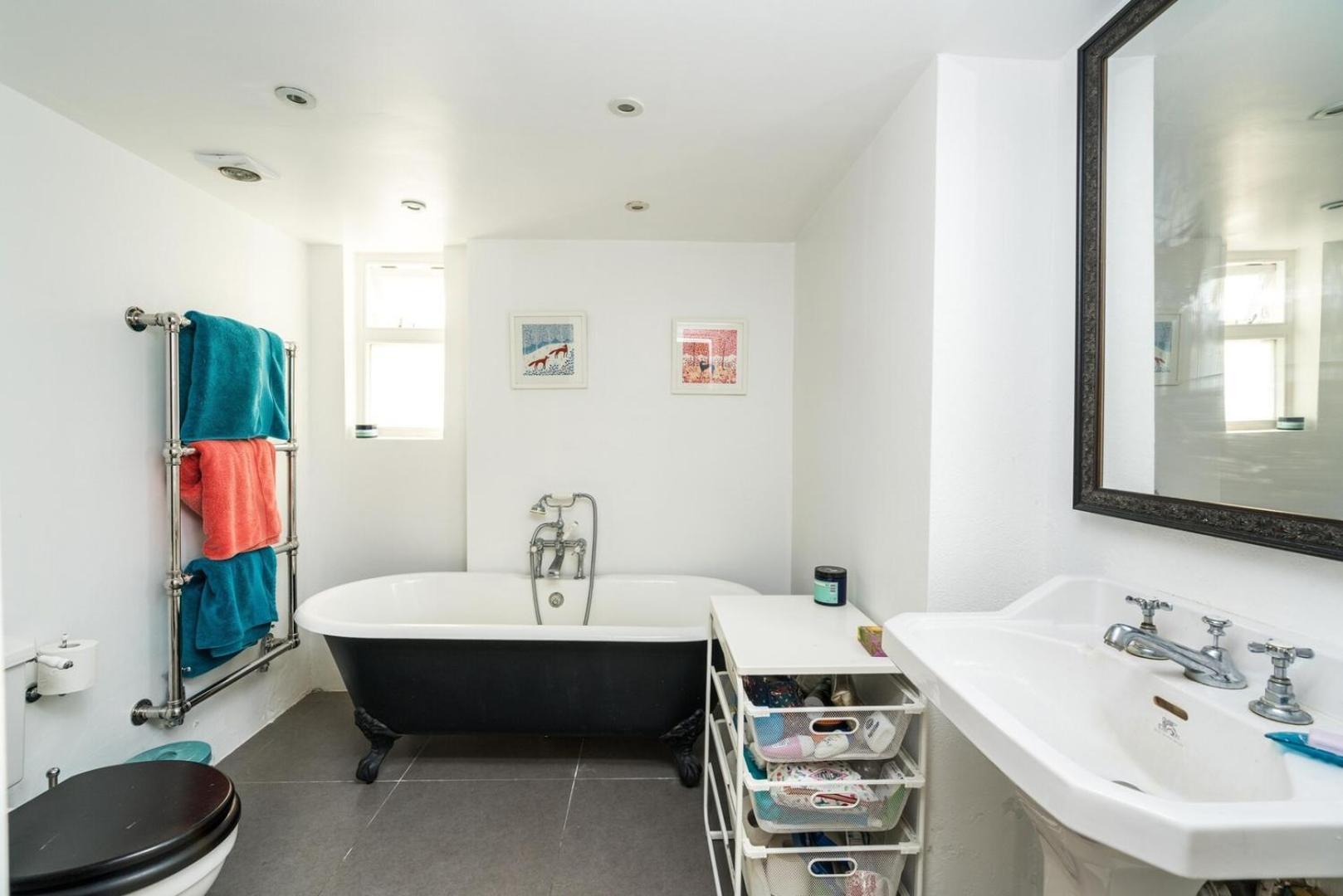 Fantastic 3 Bedroom Flat West Hampstead Londra Esterno foto
