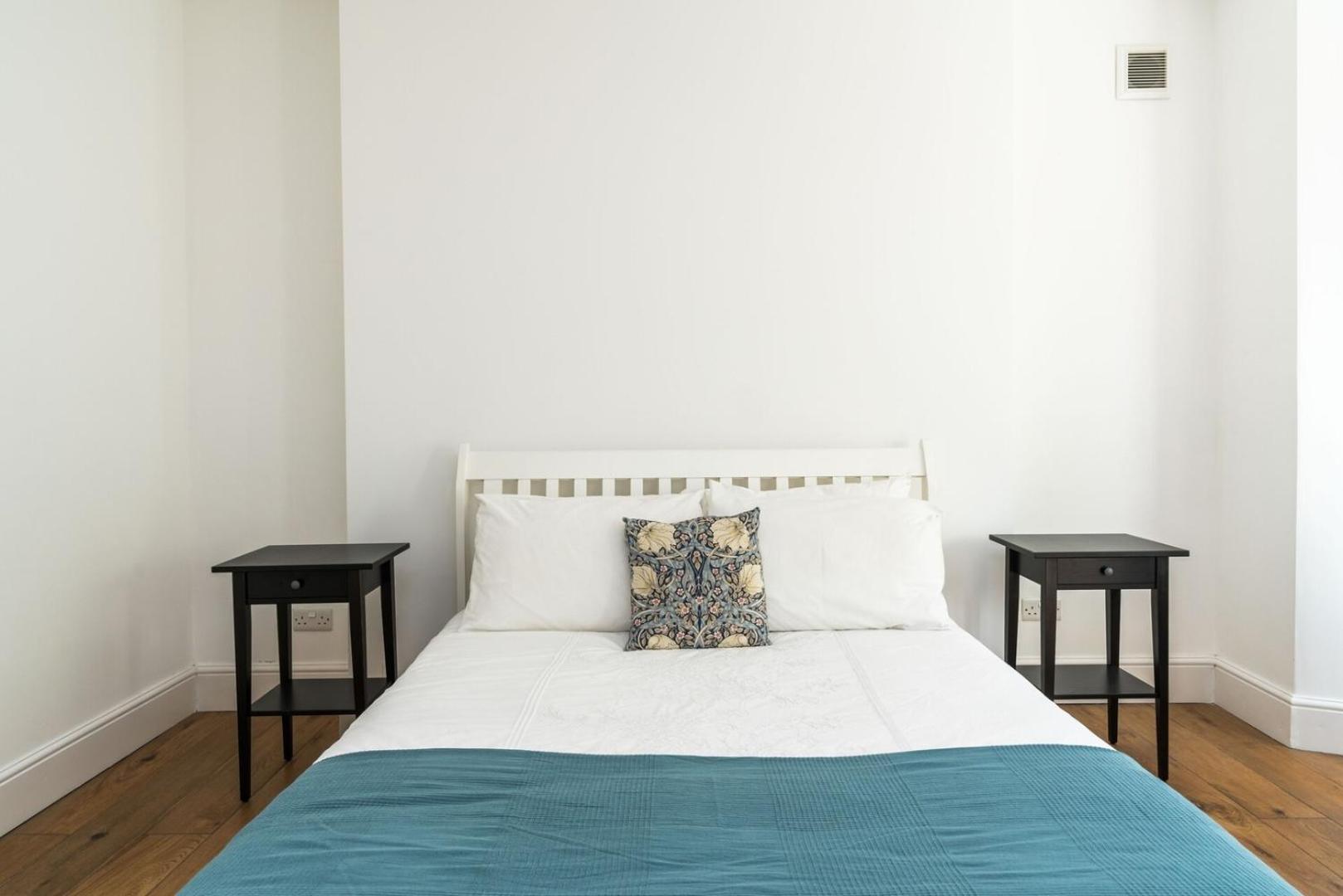 Fantastic 3 Bedroom Flat West Hampstead Londra Esterno foto