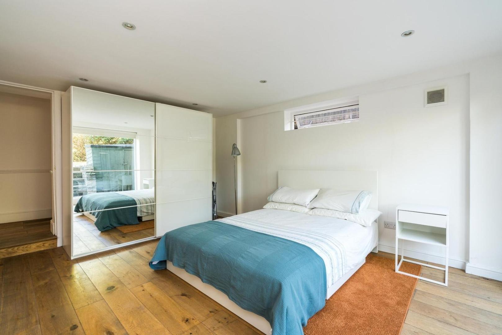 Fantastic 3 Bedroom Flat West Hampstead Londra Esterno foto