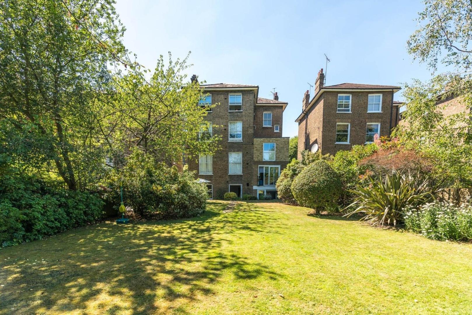 Fantastic 3 Bedroom Flat West Hampstead Londra Esterno foto