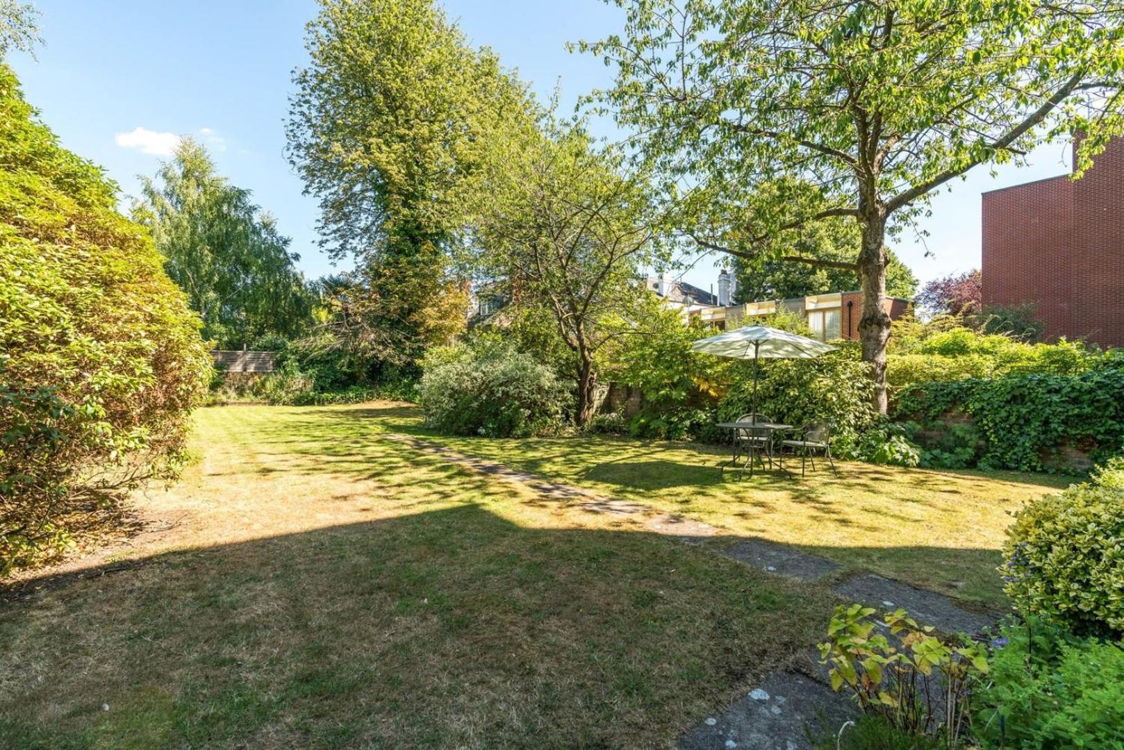 Fantastic 3 Bedroom Flat West Hampstead Londra Esterno foto